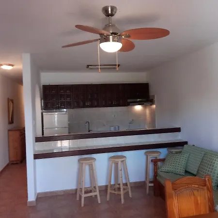 Amarilla Bay 112 * طوستا ديل سيلونثيو